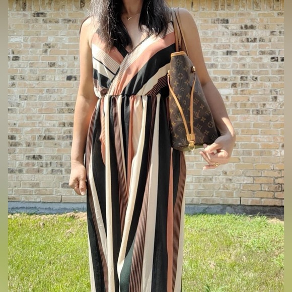 Neverfull MM in Monogram Beige Interior - Picture 3 of 16